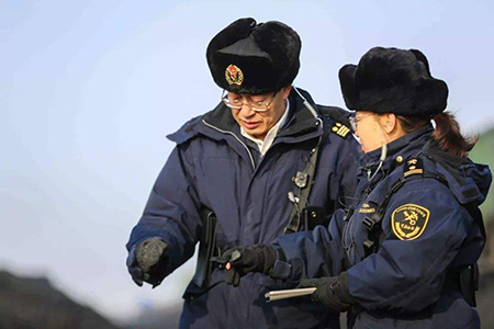 海關(guān)查驗(yàn)素材圖