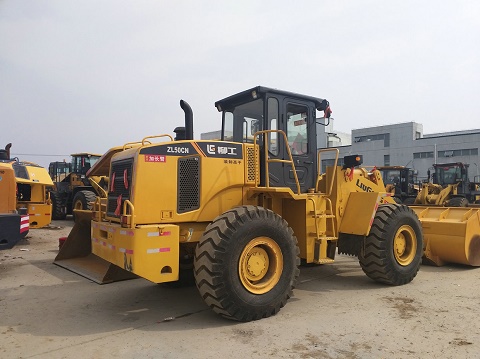 湖南首次出口價(jià)值39.45萬美元的二手工程機(jī)械設(shè)備,順利完成報(bào)關(guān)手續(xù)！