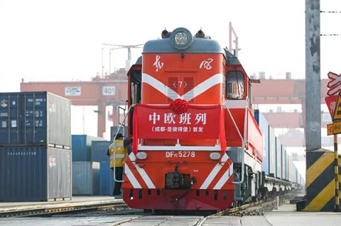 今年11月初,經(jīng)綏芬河鐵路口岸進(jìn)出境的中歐列車?yán)塾?jì)開(kāi)通458列