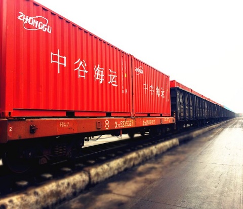 “蓉歐+”東盟鐵海聯(lián)運(yùn)班列“出海”到新加坡