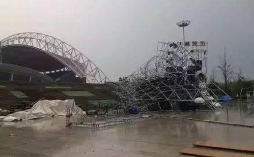 濰坊啤酒節(jié)遭遇暴風(fēng)雨 led租賃屏不敵”全軍覆沒”！